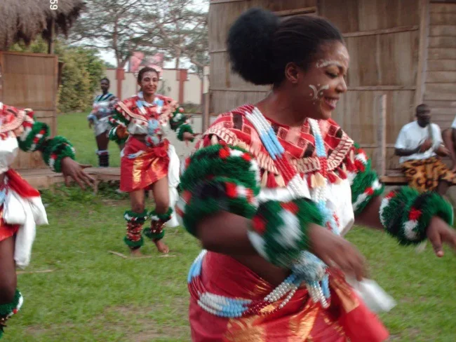 crossriver-dancing-troupe-014-2-768×1024-edited-1