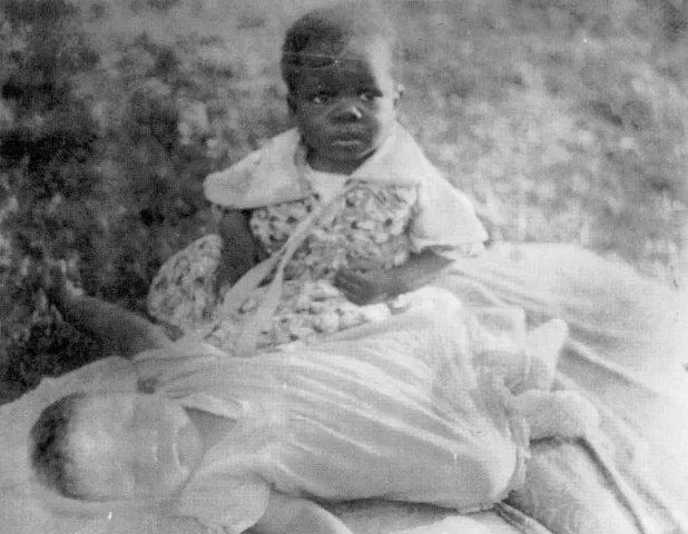 wole-soyinka-and-sister2