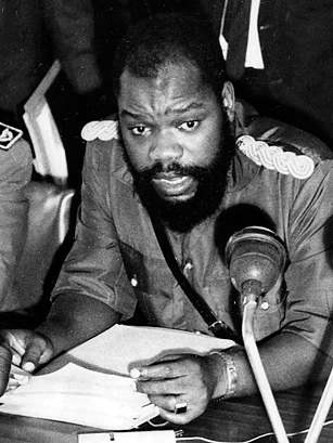 odumegwu_ojukwu-speaks-in-biafra11