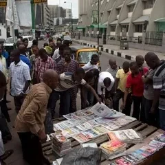 Newspaper-Readers-tori_ng